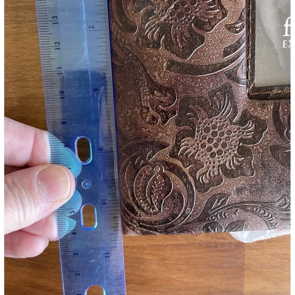 NEW Faux Tooled Brown Leather Picture‎ Frame Holds A 4x6 Rectangle Portrait